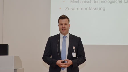 Dr. Böddeker at the EFB congress Picture of Dr. Böddeker lecturing on the EFB congress