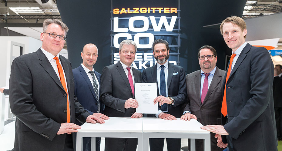 Salzgitter AG and Tenova sign the Memorandum of Understanding “Salzgitter AG and Tenova sign the Memorandum of Understanding (from left): Dr. Volker Hille, Corporate Technology Salzgitter AG; Markus Dorndorf, Product Manager Melt Shops Tenova; Ulrich Grethe, member of Salzgitter AG’s Management Board; Paolo Argenta, Executive Vice-President Upstream Tenova; Christian Schrade, Managing Director of Tenova Metals Deutschland GmbH; Dr. Alexander Redenius, Head of Division Salzgitter Mannesmann Forschung GmbH“; Copyright: Salzgitter AG, Carsten Brand