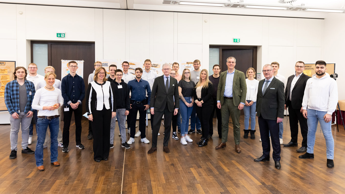 Vorstand meets Azubi 2021 Vorstand meets Azubi 2021 - Gruppenbild mit allen Beteiligten