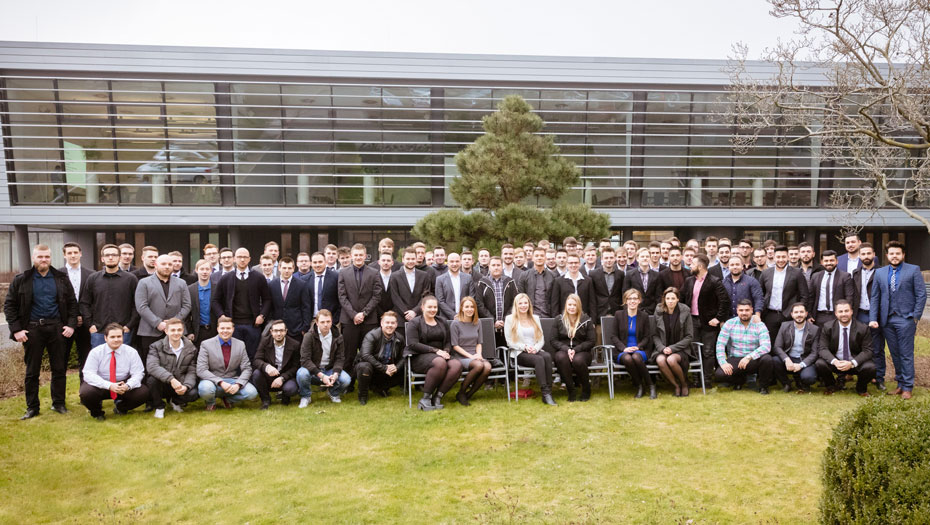 Die ausgelernten Auszubildenden der Salzgitter AG und der Verbundpartner Gruppenfoto von den ausgelernten Auszubildenden der Salzgitter AG und der Verbundpartner