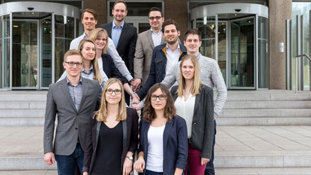 Trainees der Flachstahl tauschen sich im Rahmen des Trainee-Zirkels aus Trainees der Flachstahl tauschen sich im Rahmen des Trainee-Zirkels aus