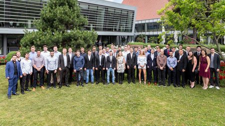 Gratulation zur bestandenen Prüfung – Willkommen in unserem Team Gratulation zur bestandenen Prüfung – Willkommen in unserem Team