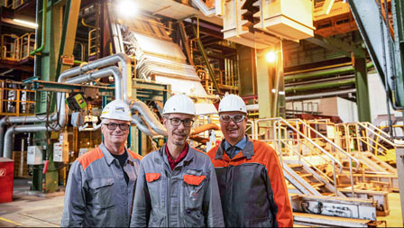Work managers in the hot dip galvanizing line Photo of the work managers of the hot dip galvanizing line