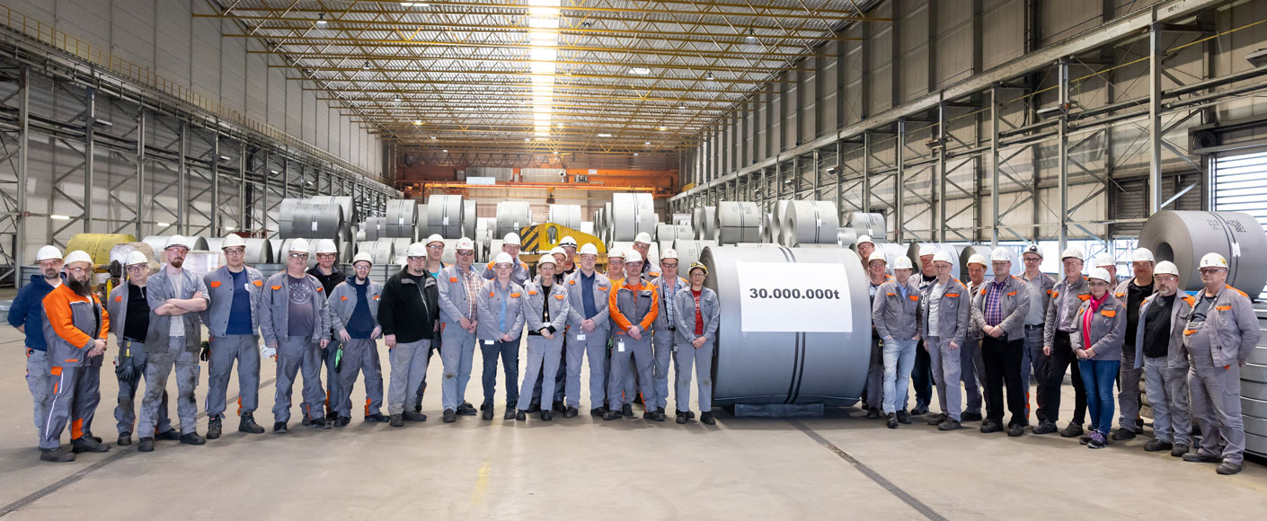 The production team of the continuous pickling line