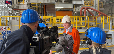 Photo of Ulrich Grethe, Chairman of the Executive Board, talking to the media.